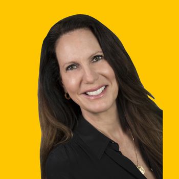 Portrait of Sandra Yelovich, Broker/Agent